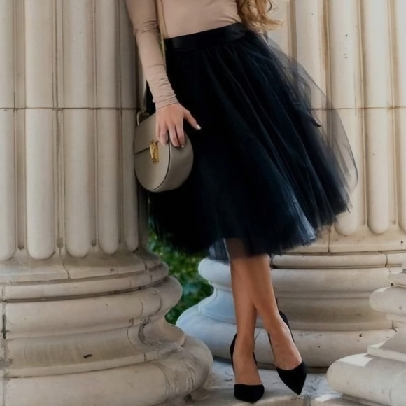 Charlotte Russe Dresses & Skirts - High waist 4 layer mesh Flair Tulle skirt size M BOHO chic classic party wear